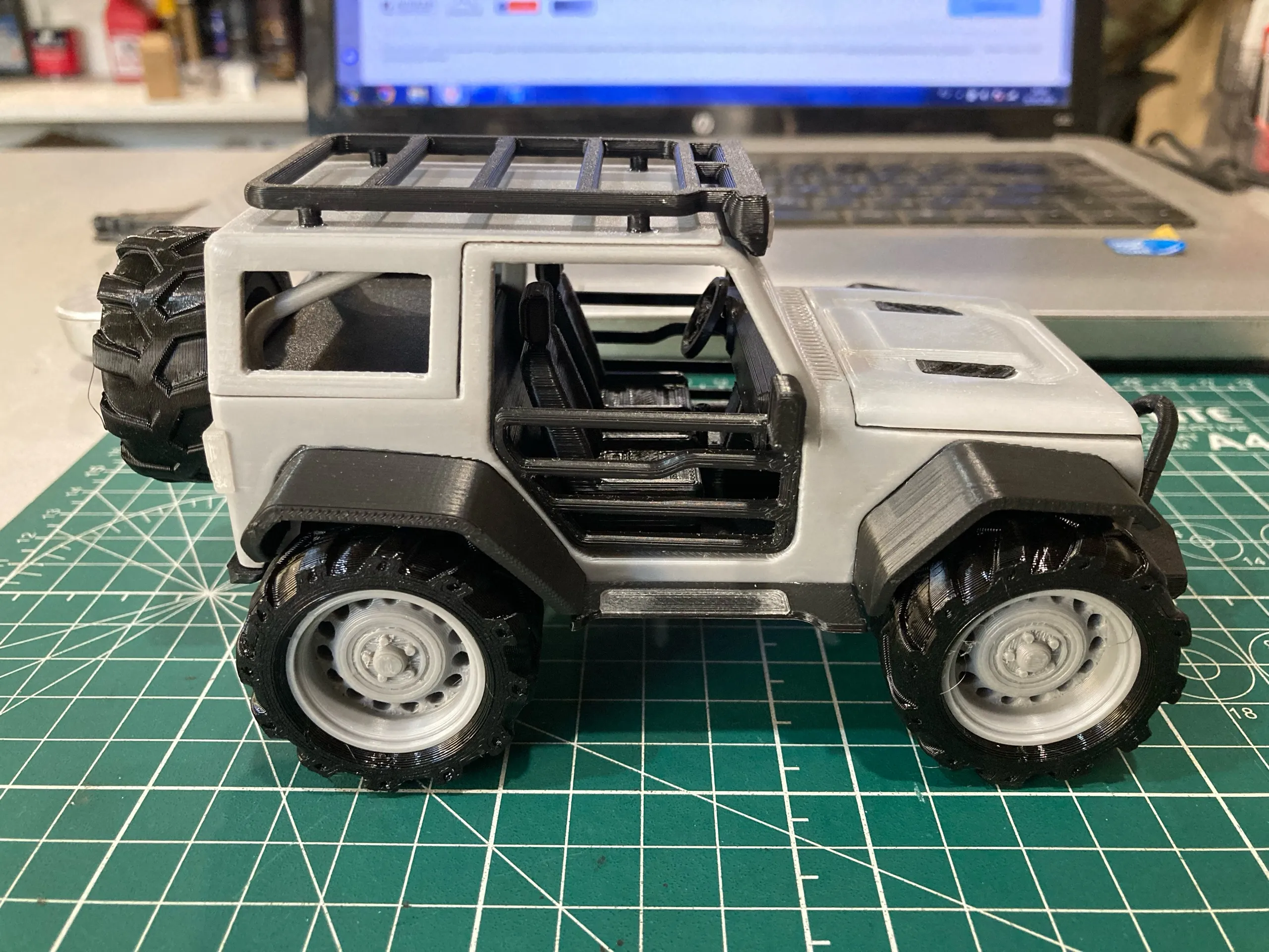 2-door JEEP w removable HARDTOP - Fully printable-4