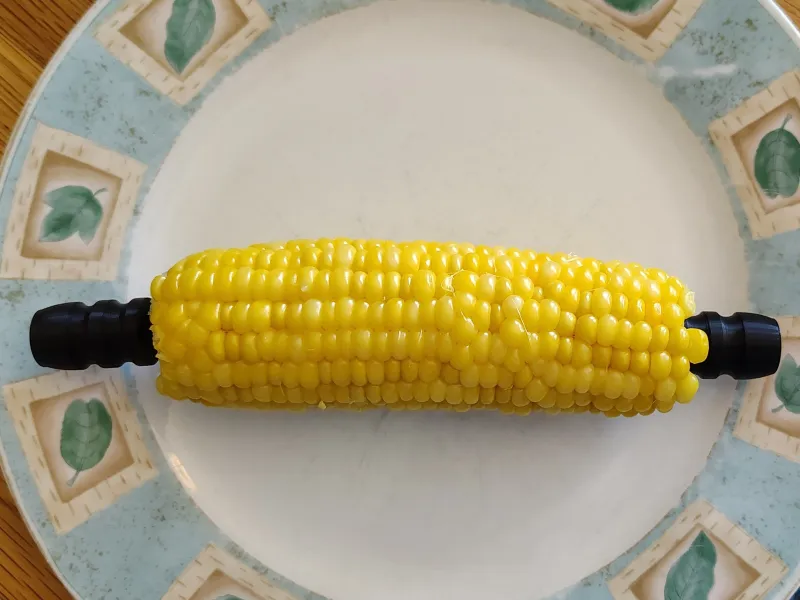 Corn cob holder