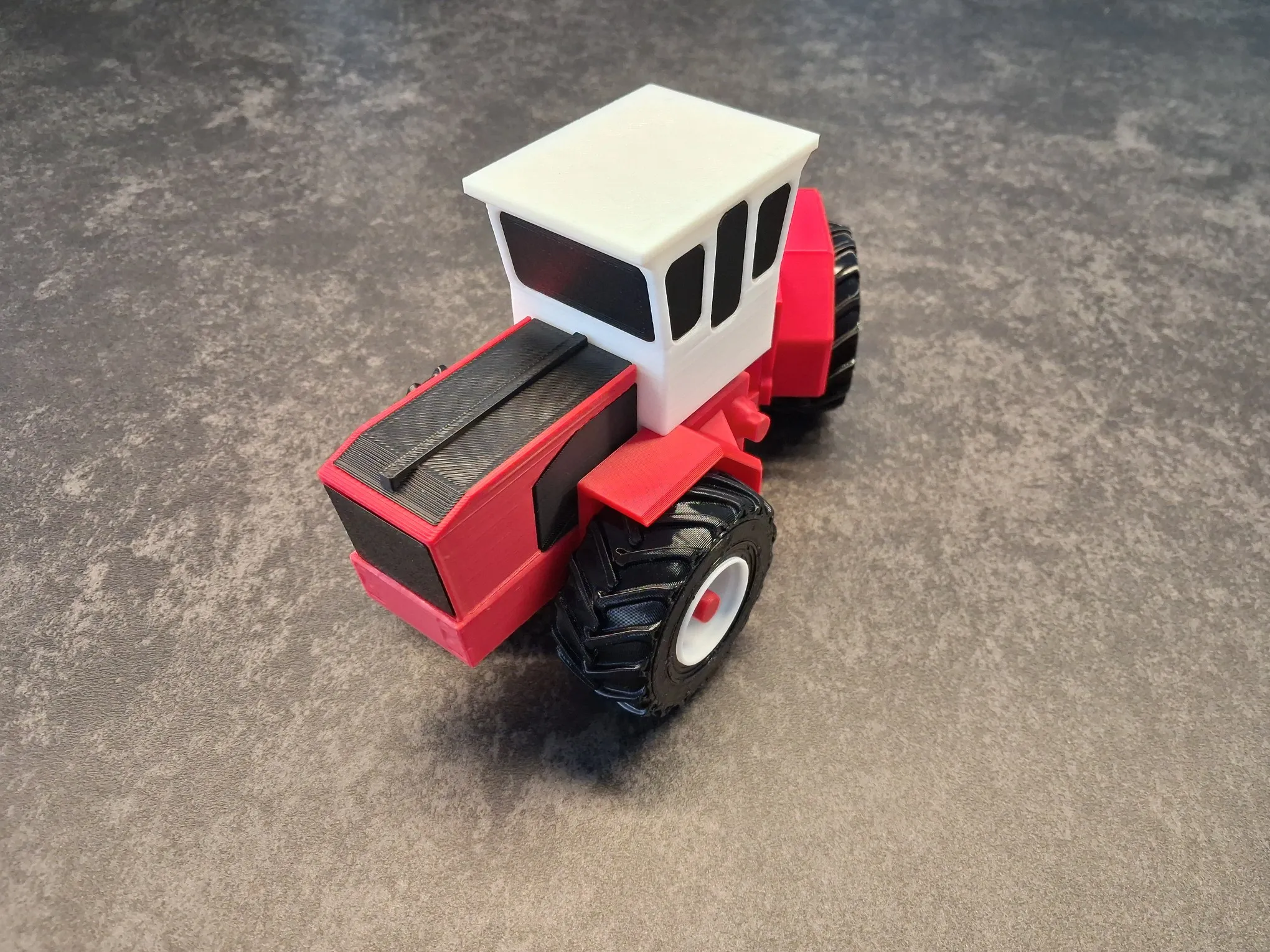 a 4wd tractor-1