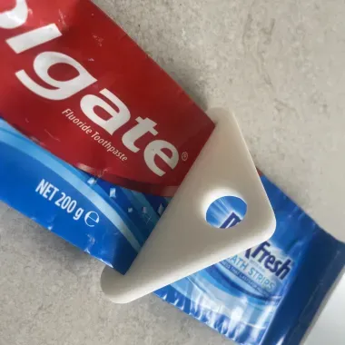 Simple_Toothpaste_Squeezer-0