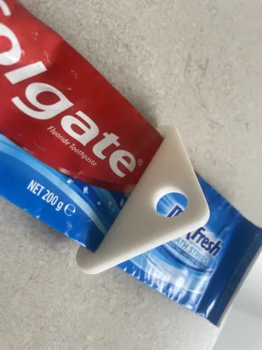 Simple_Toothpaste_Squeezer-0