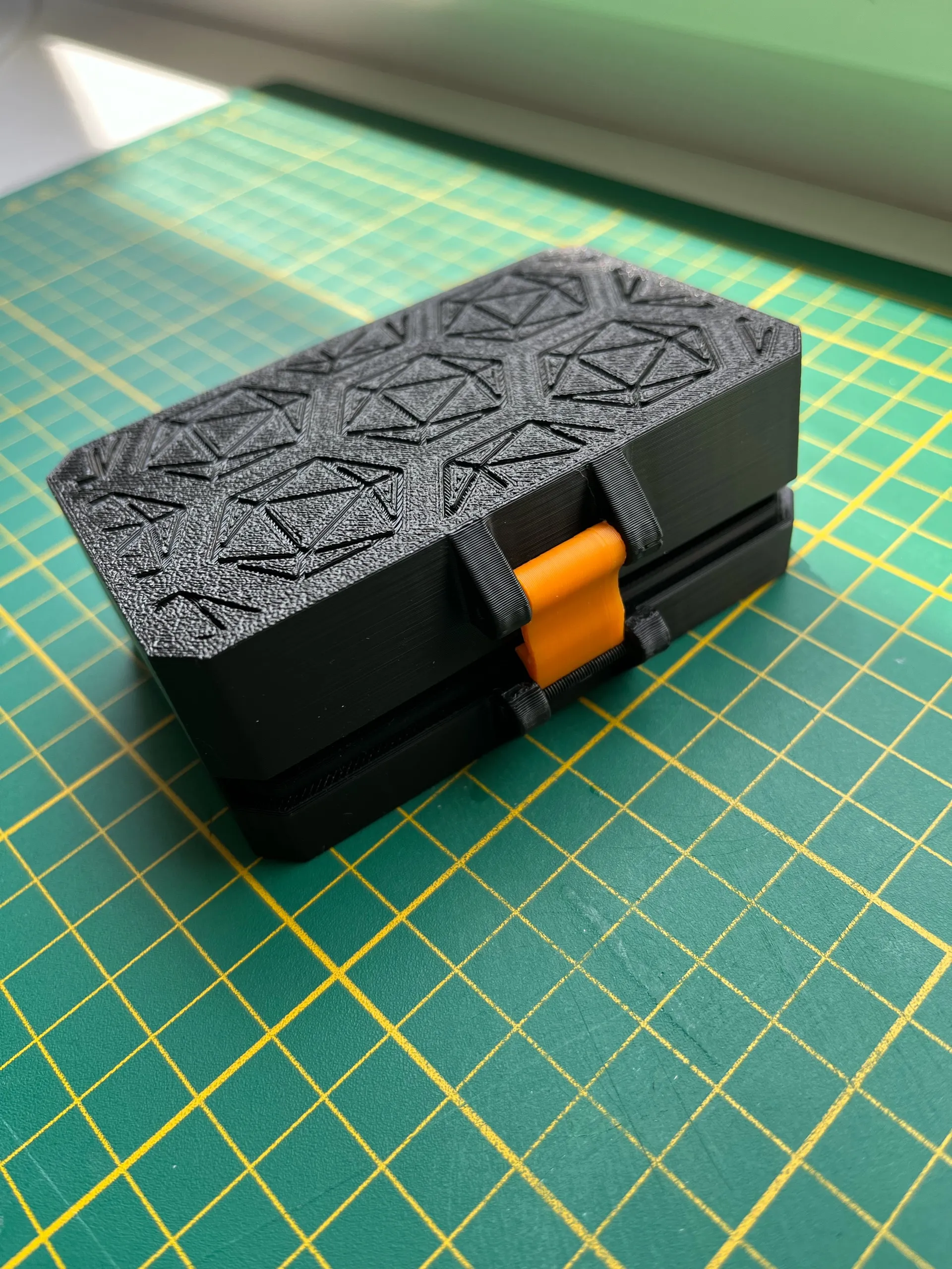 Dungeons and Dragons Dice Box-1