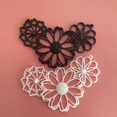 Necklace with a floral motif-0