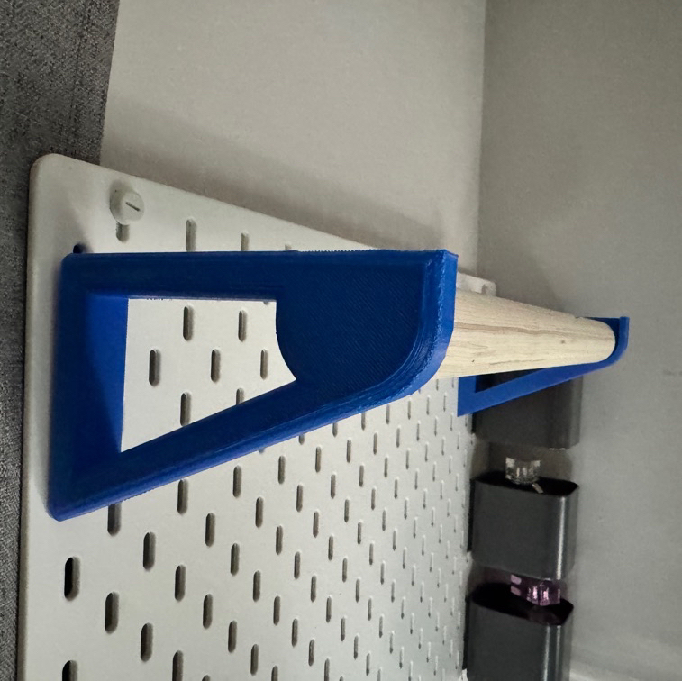 Skadis filament holder with wooden dowel 