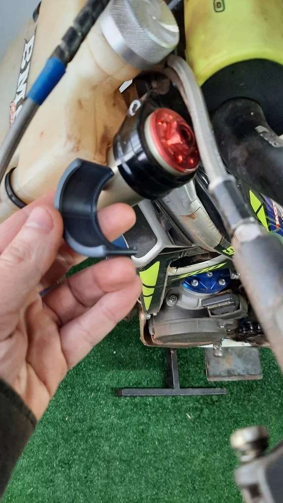 triple clamp scratch protector