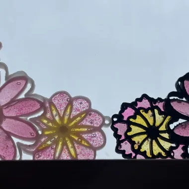 Necklace with a floral motif-1