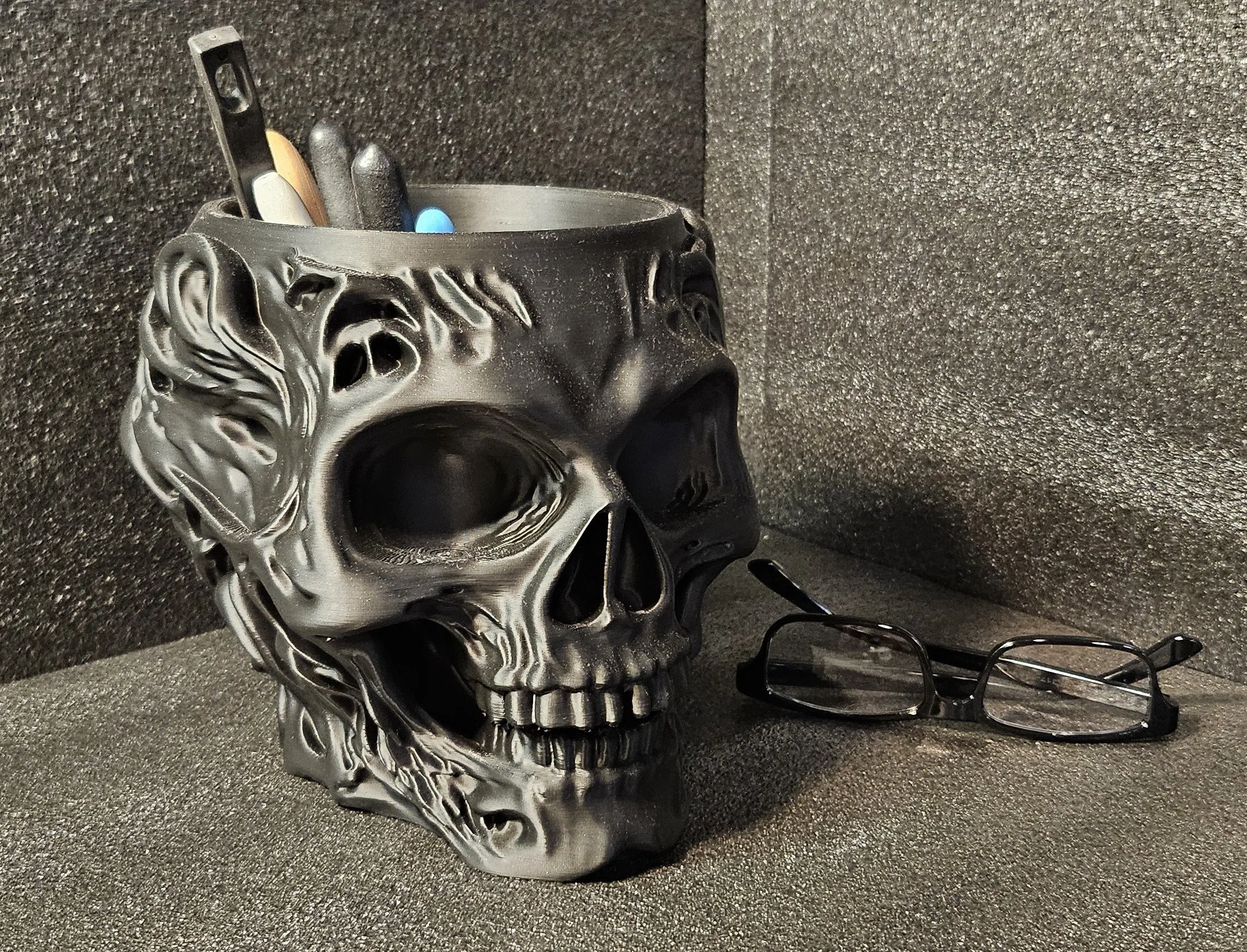 Skull Shaped Holder / Organizer-1