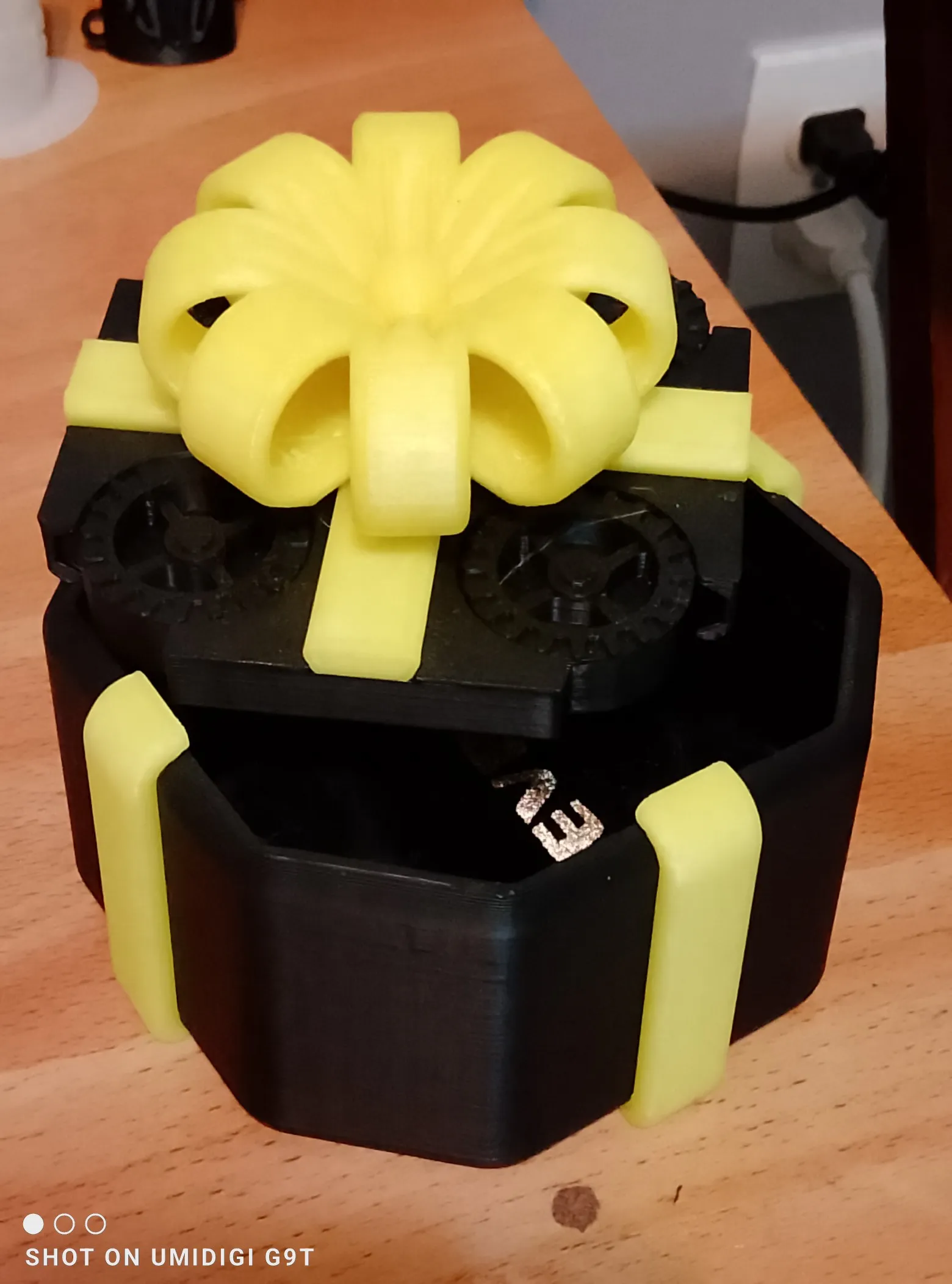 mechanical gift box-1
