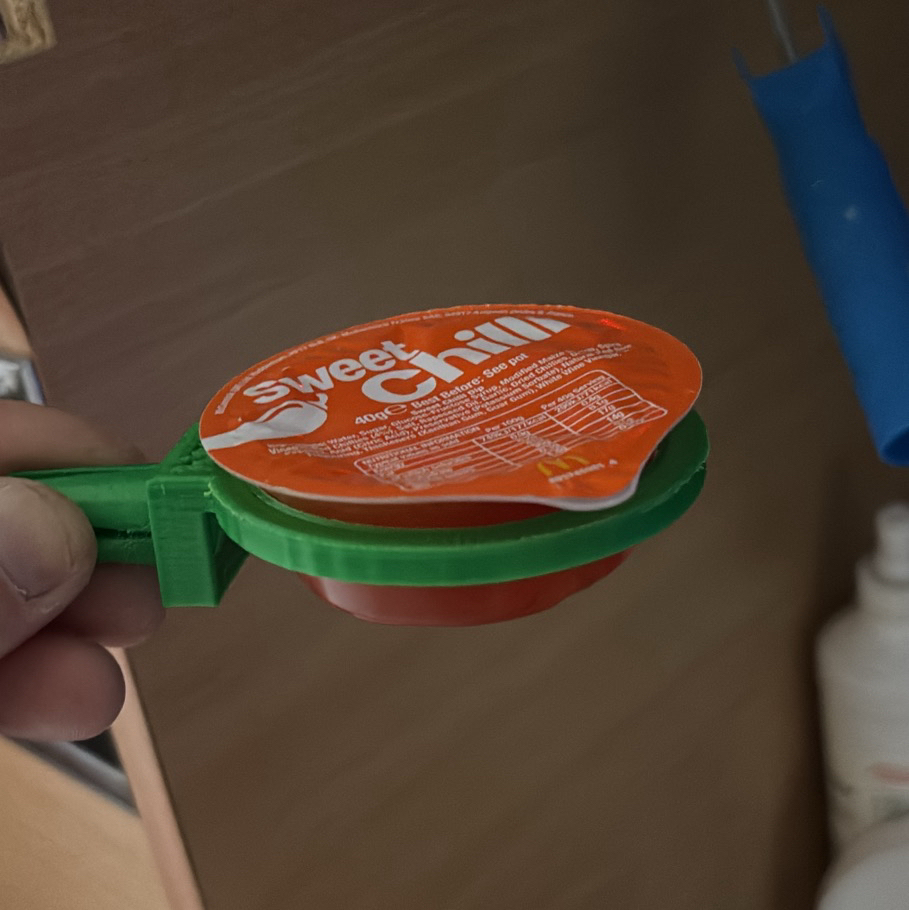 Round sauce pot vent holder