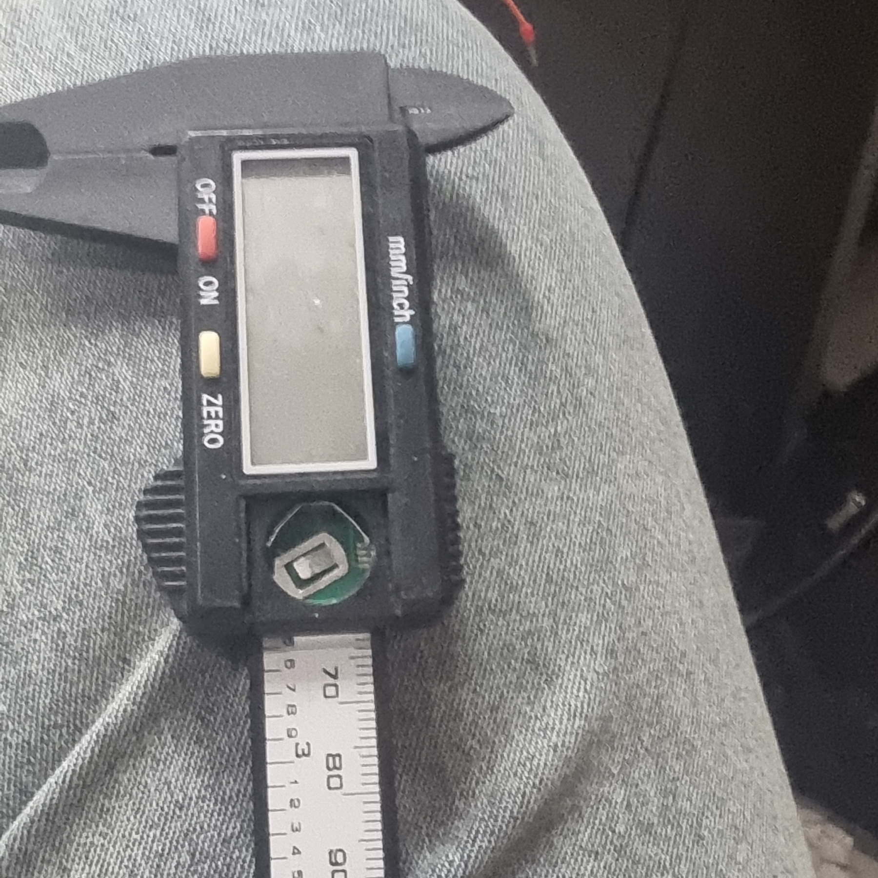 Electronic digital calipers 