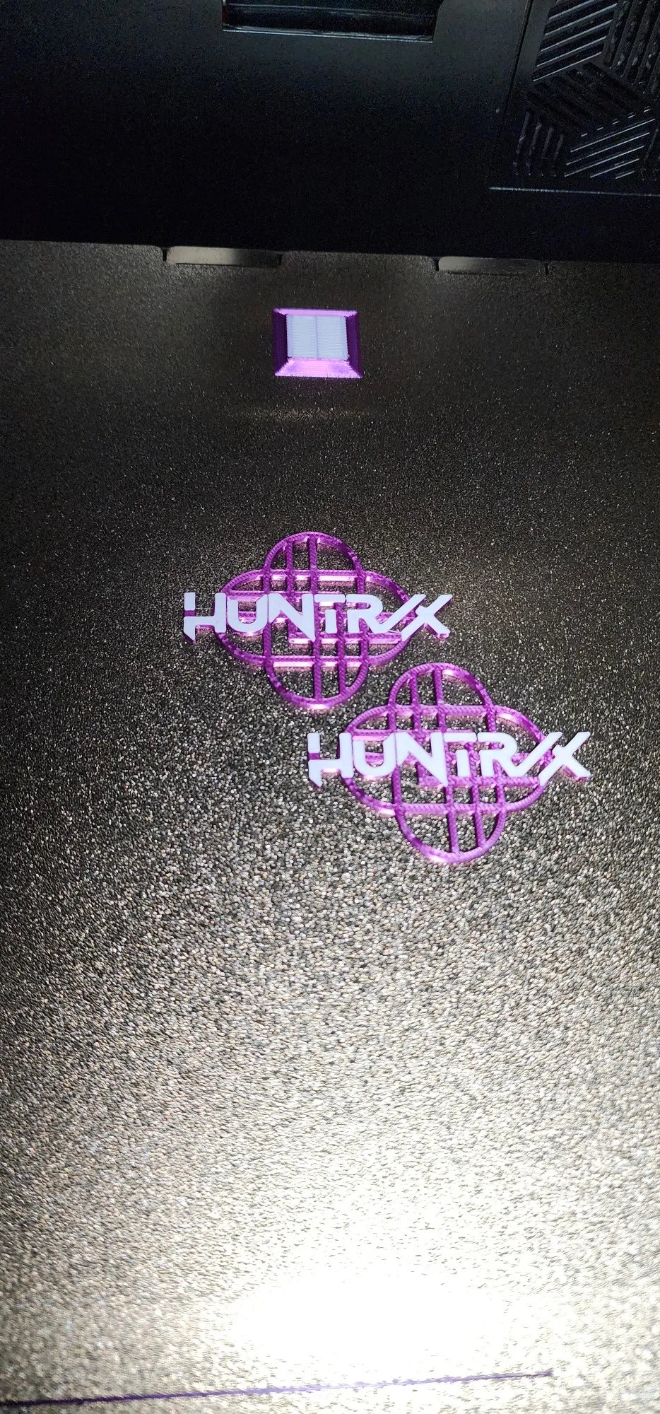 Logo huntrix-0