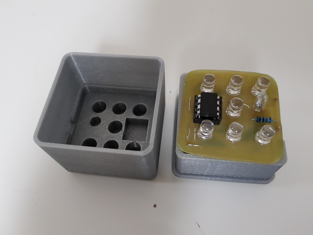 Electronic Dice / Dé Electronique 3D models download Creality Cloud