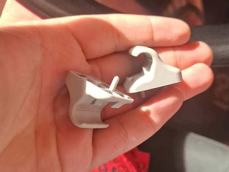 Hyundai i10 2011 sunvisor clip