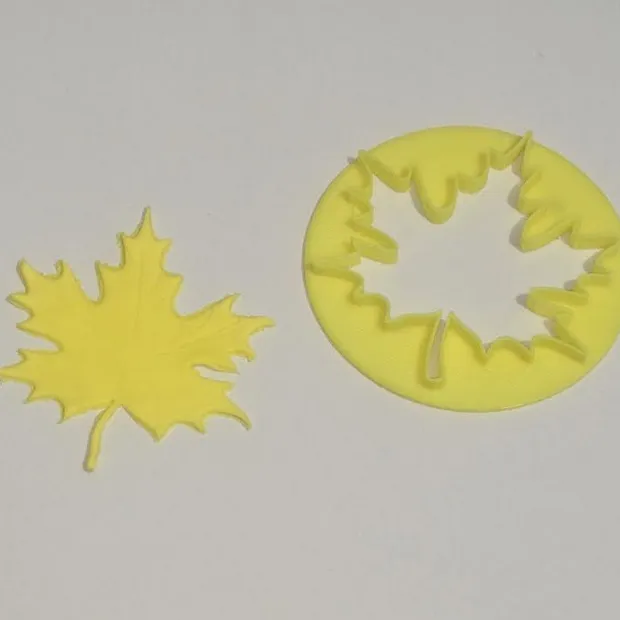 Maple leaf cookies