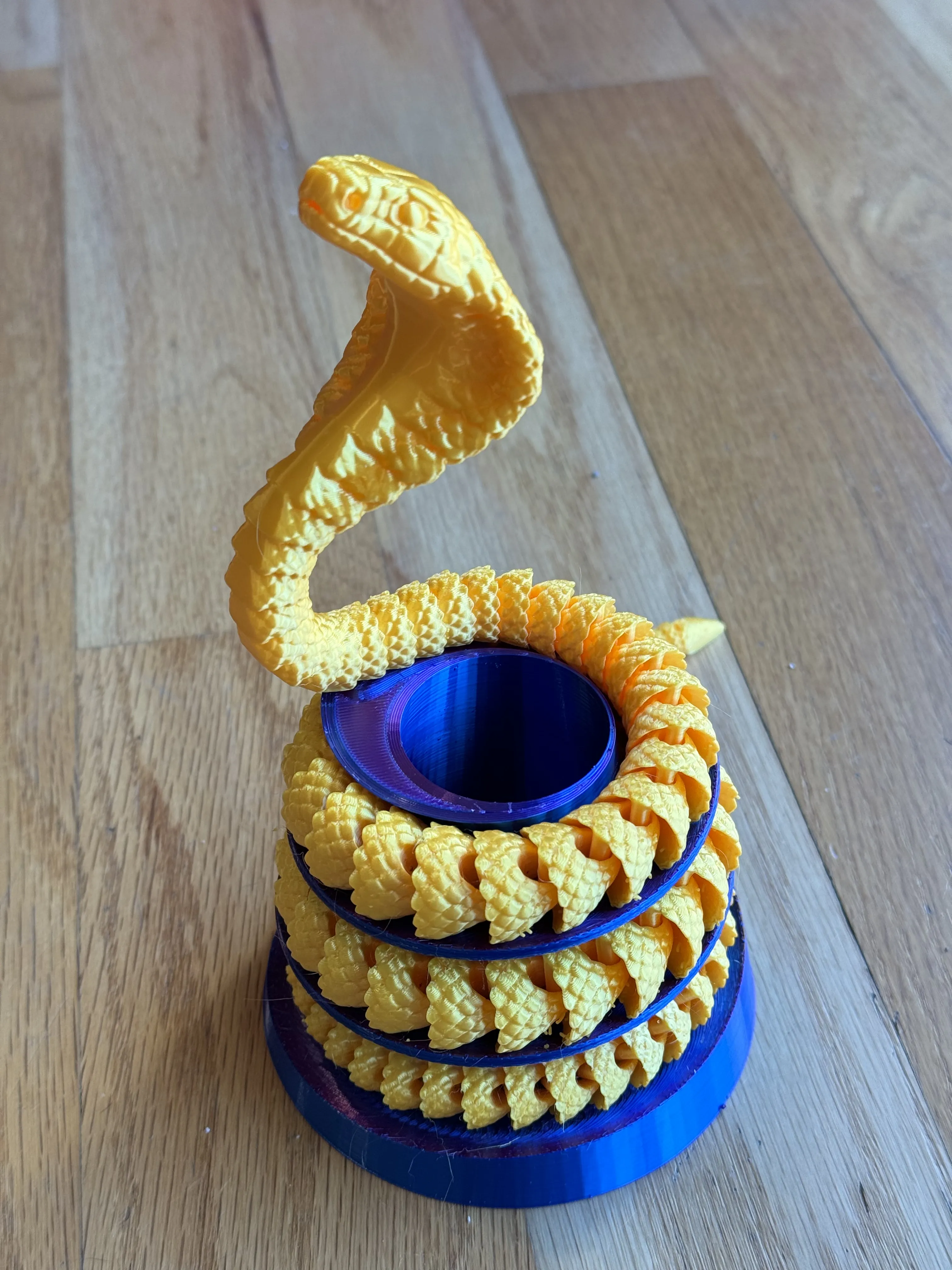Articulated Cobra + Pencil Holder-1