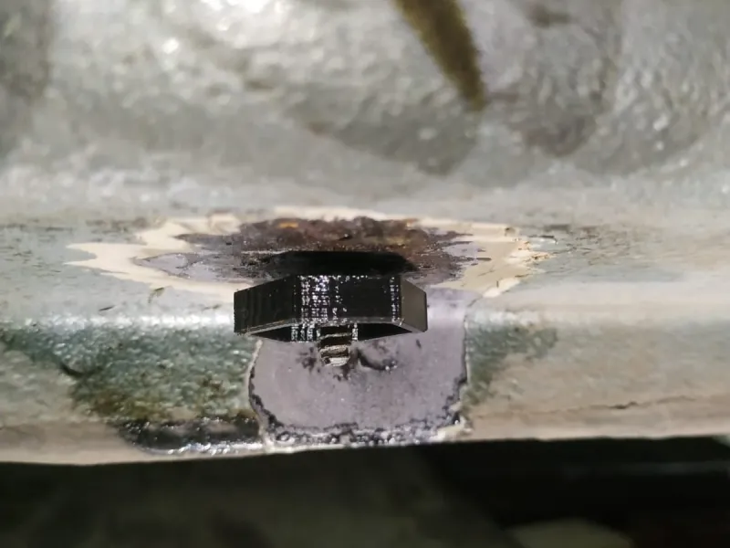 Dado di fissaggio per soglia porta Renault Duster
