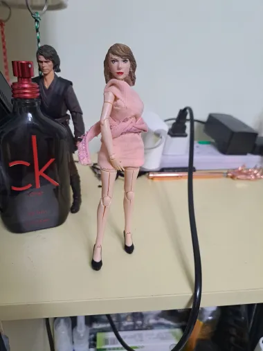 taylor swift head sculpt -1