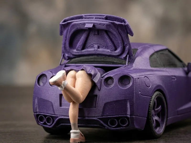 lady stuck in trunk