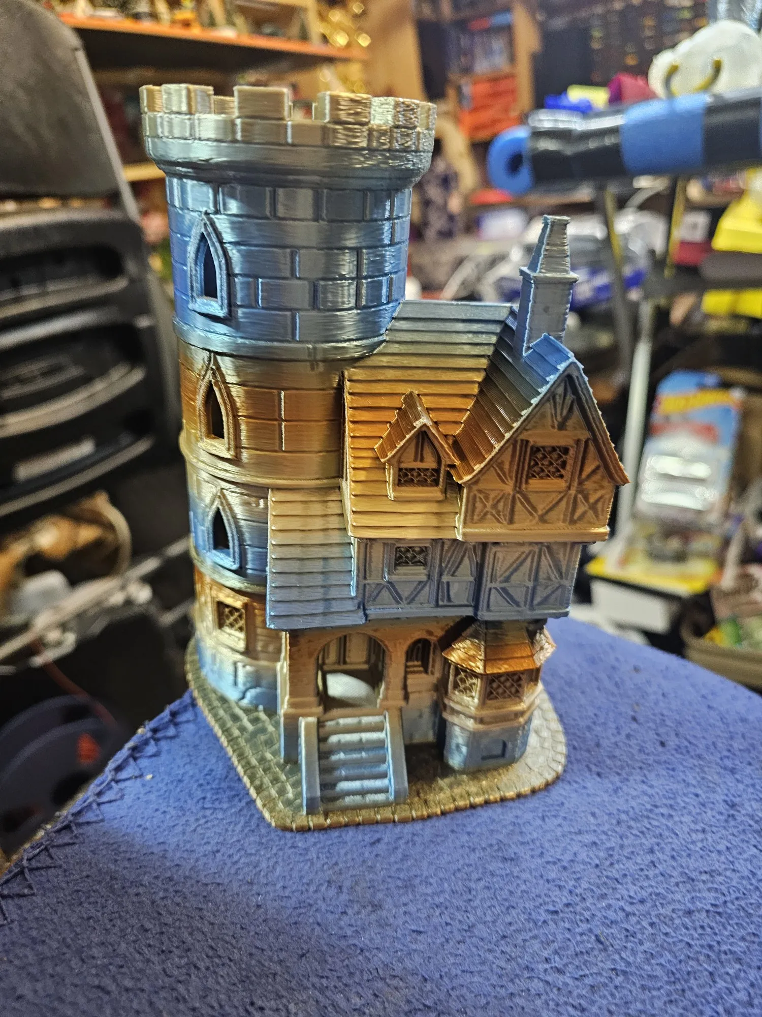 Pen holder castle-0