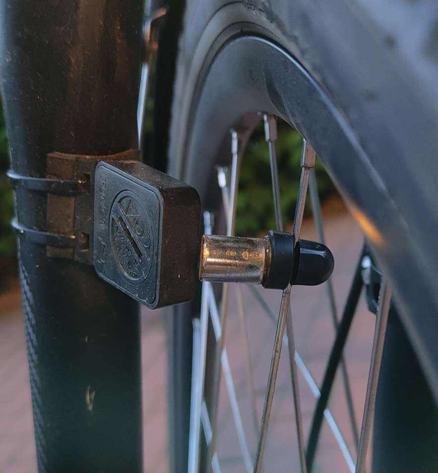 Angle adapter for mounting the bicycle computer sensor.-4