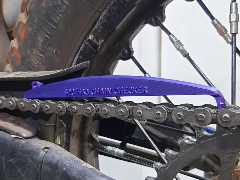 Kettenverschleißprüfung. Fahrrad oder Motorrad