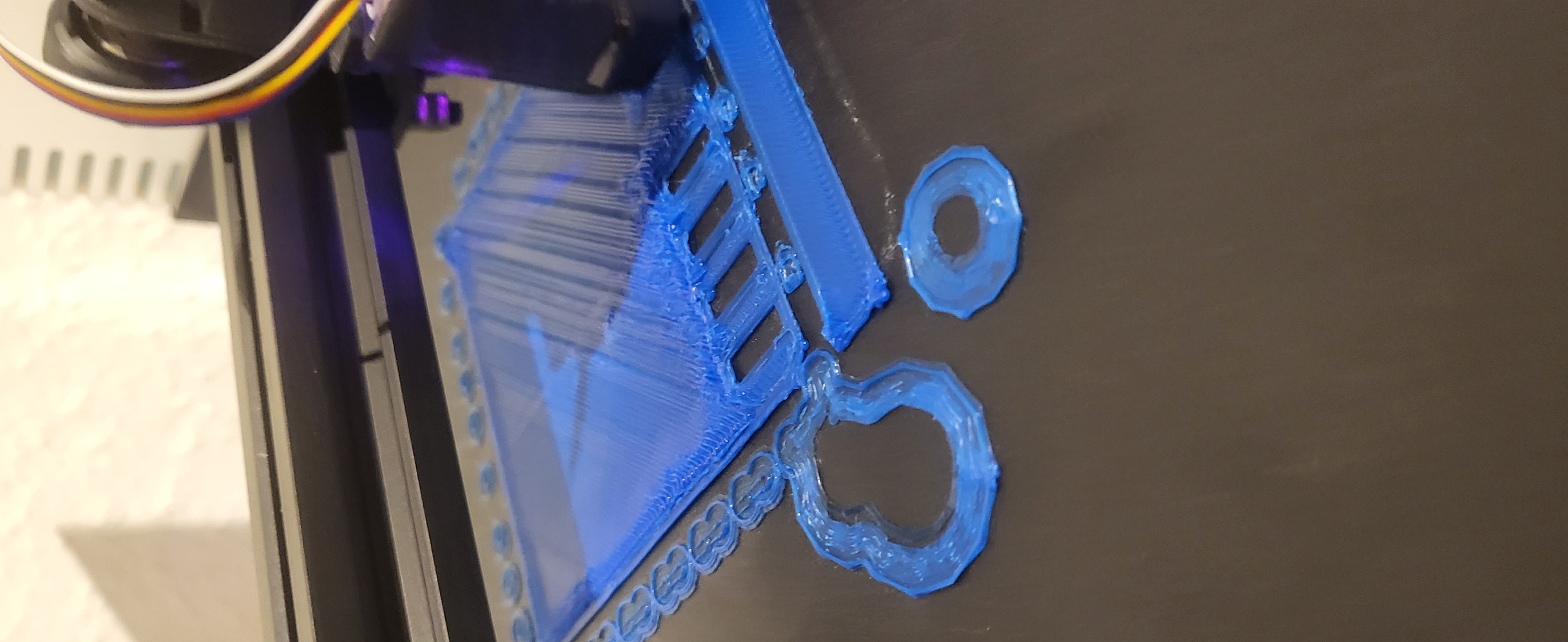 Can anyone help me why this is happening on my creality ender 3 neo? On ...