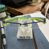 Give me a hand business card holder -0