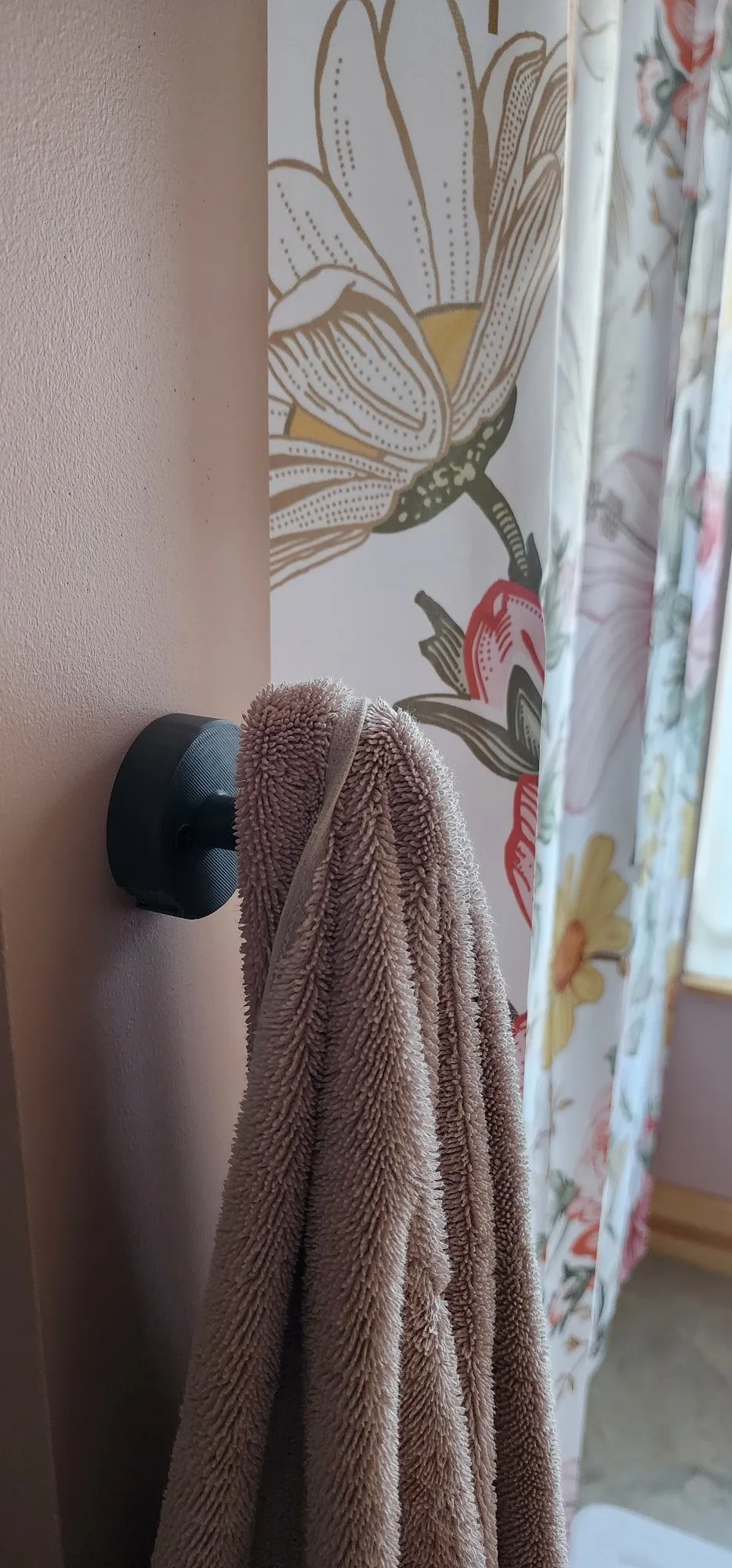 Rounded Towel Hanger-1