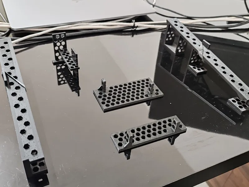 Laptopständer. Halterungen für CD-Laufwerk / Festplatte / Dock-Ports