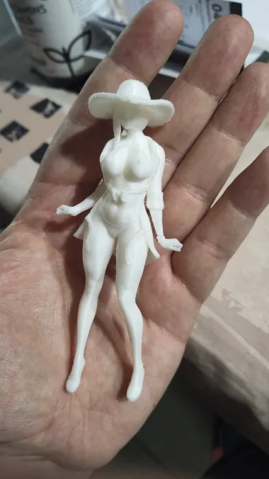 FIGURINE COLLECTION / GIRLS ON THE BEACH / 5 PIECES-0