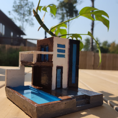 SELF WATERING MODERN HOUSE PLANTER-0