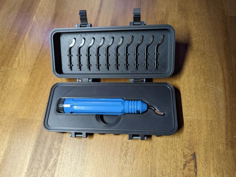 Deburring tool case with magnets