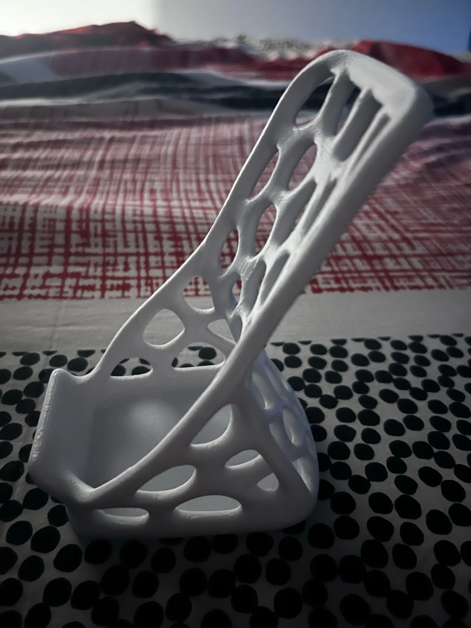 phone stand voronoi-2