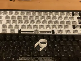 Keycap lifter